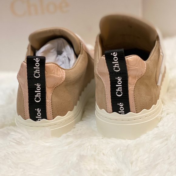 Chloe - Picture 5 of 6